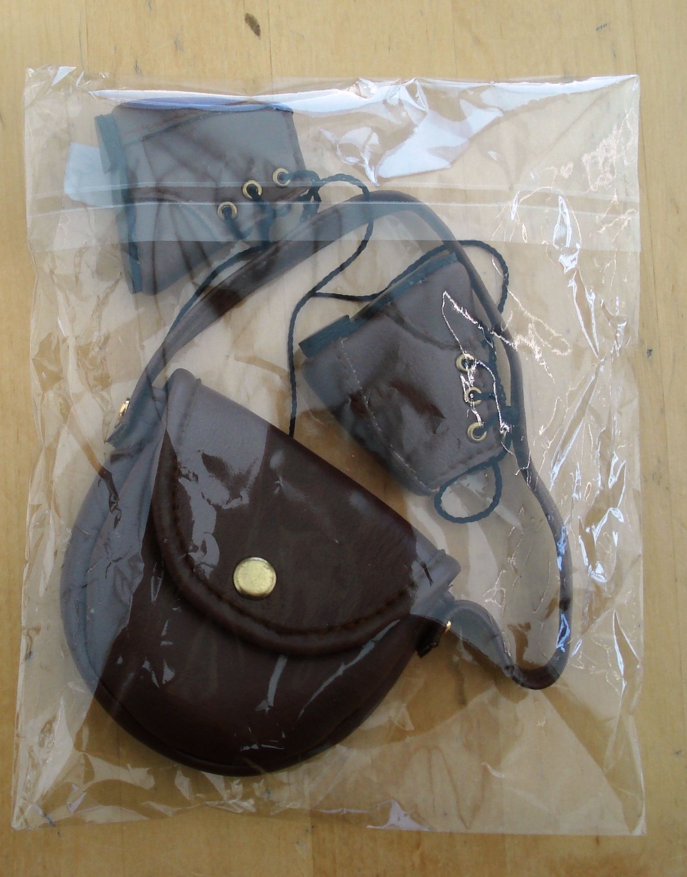 CHAUSSURES ET SAC MARRON POUR POUPEE MADRA