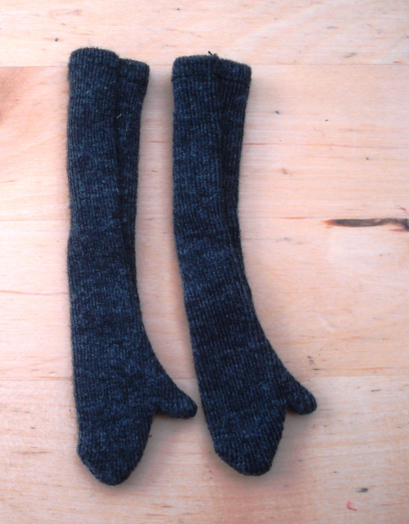 GANTS LONGUES GRIS pour poupes 39 cm