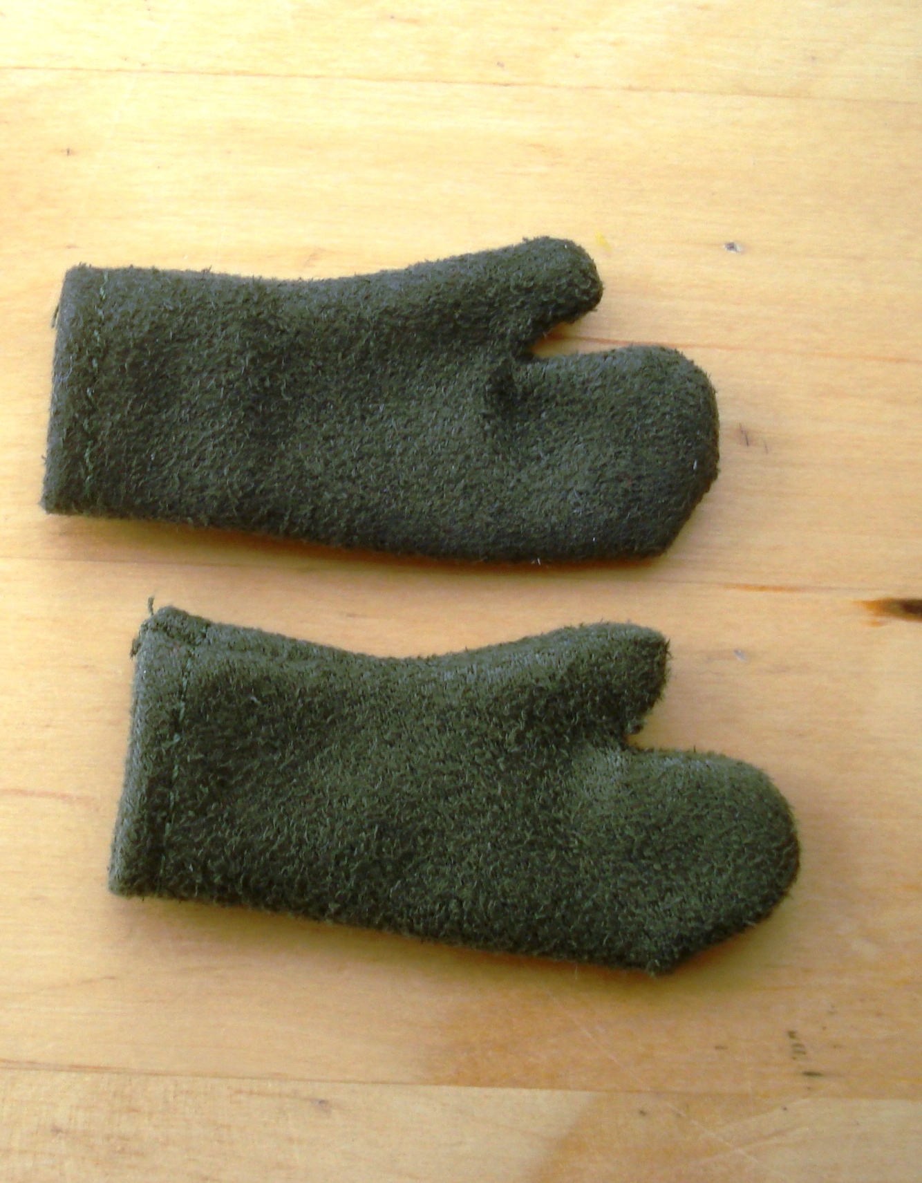 GANTS COURTS VERT  pour poupes 39 cm