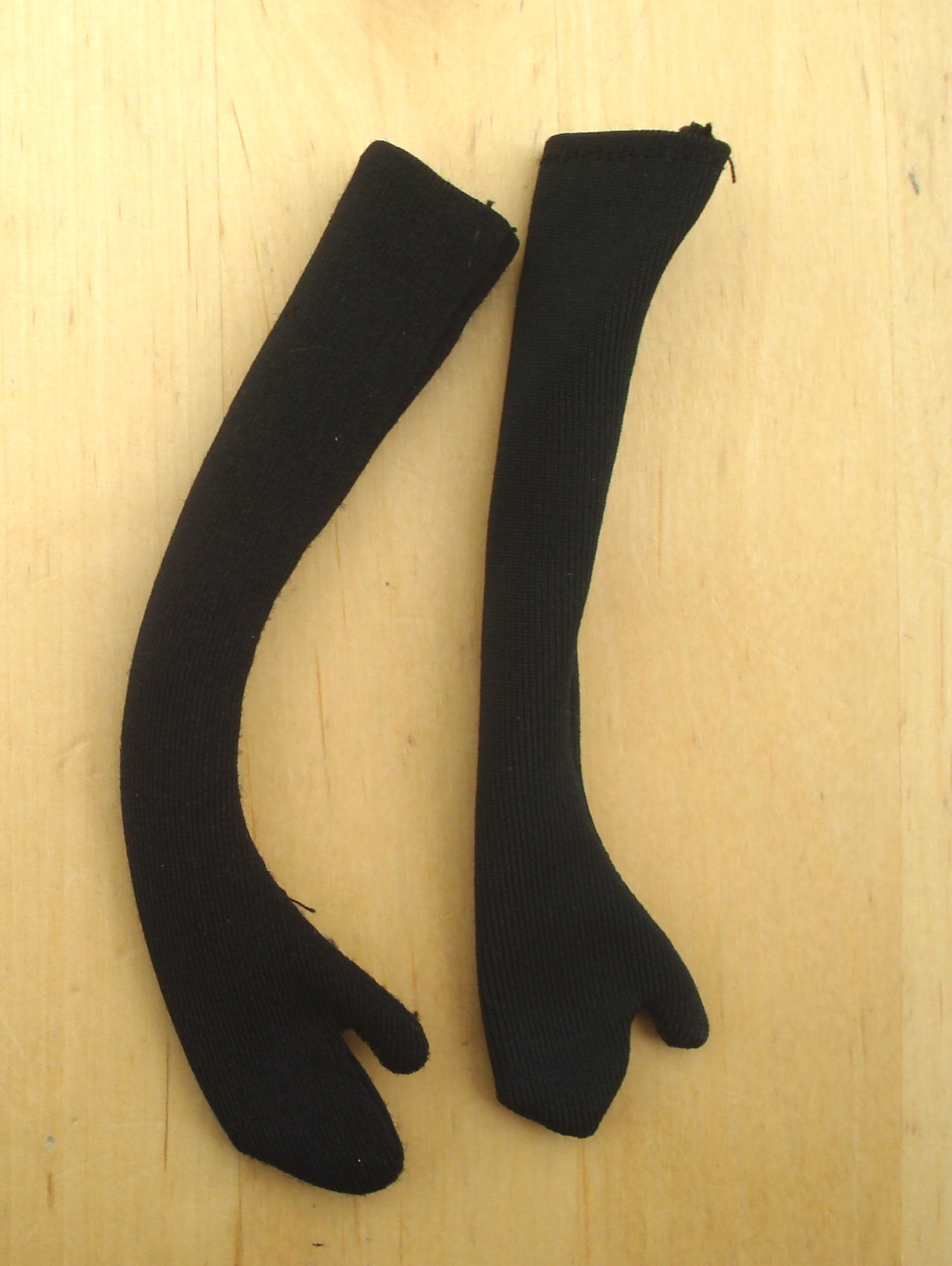 GANTS LONGUES NOIRS pour poupes 39 cm