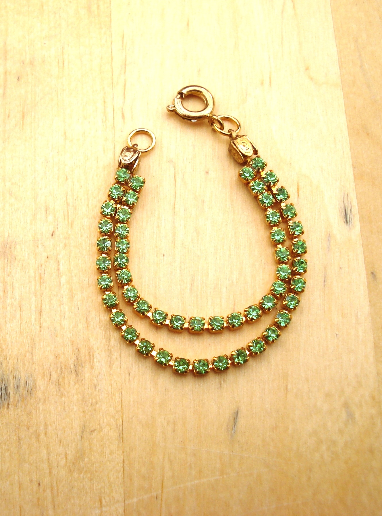 COLLIER DOUBLE STRASS VERT MERAUDE  pour poupe 39 cm
