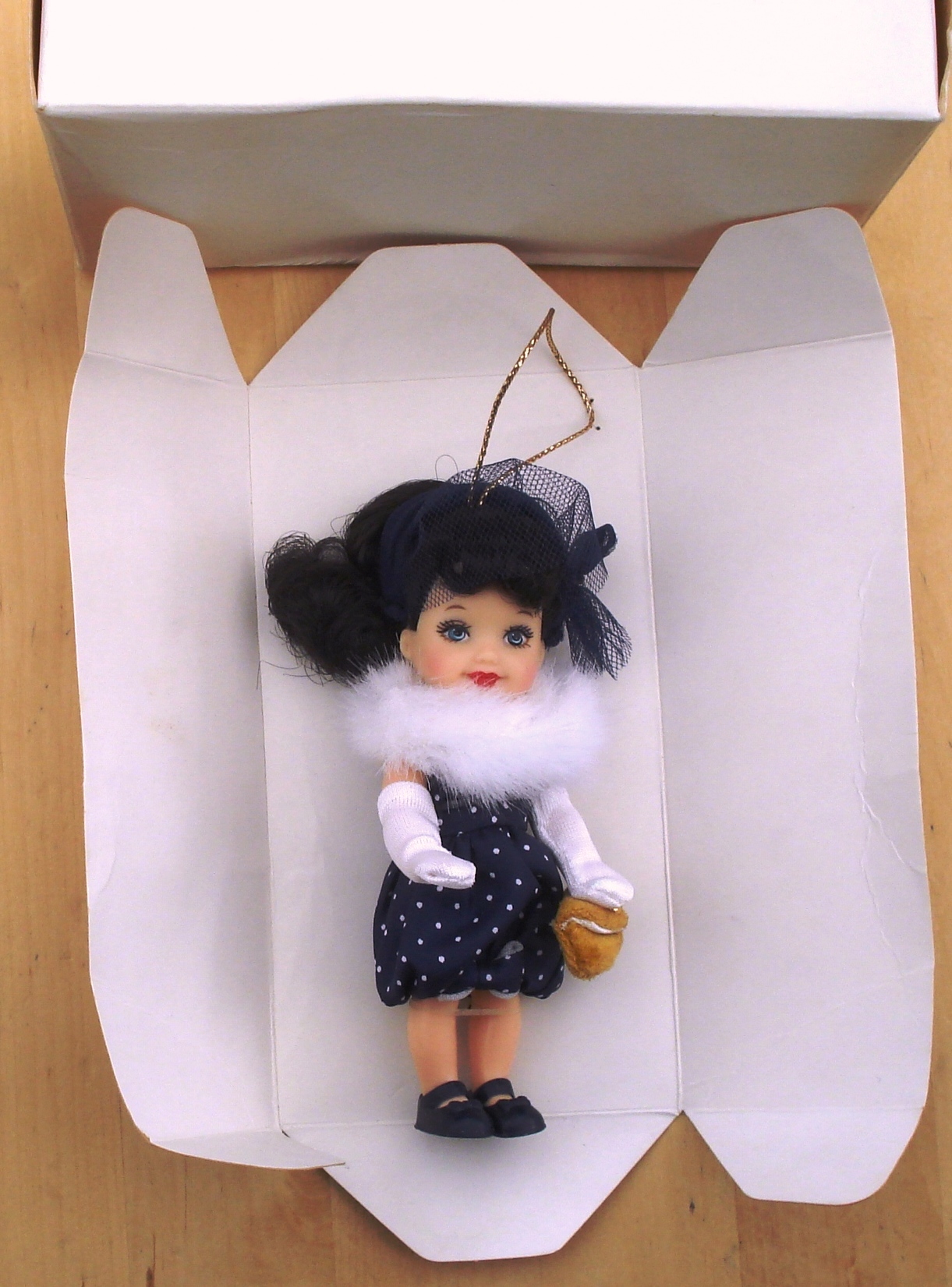PETIT POUPEE KELLY  habill en Gai Parisienne
