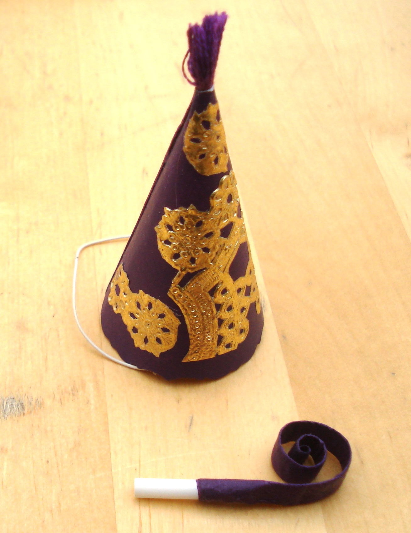 chapeau et sifflet serpentin de fte pour Gene