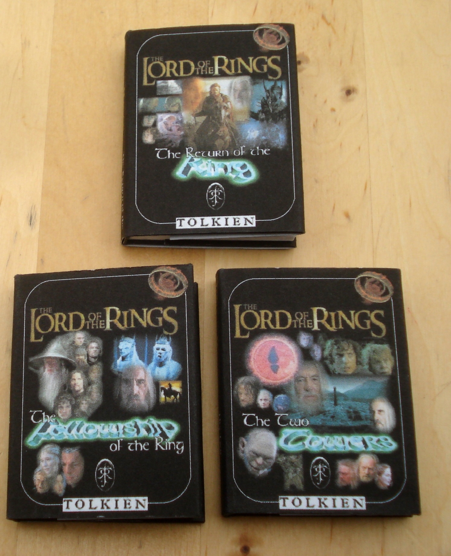 3 MINI LIVRES LORD OF THE RINGS  l'chelle TYLER ou GENE