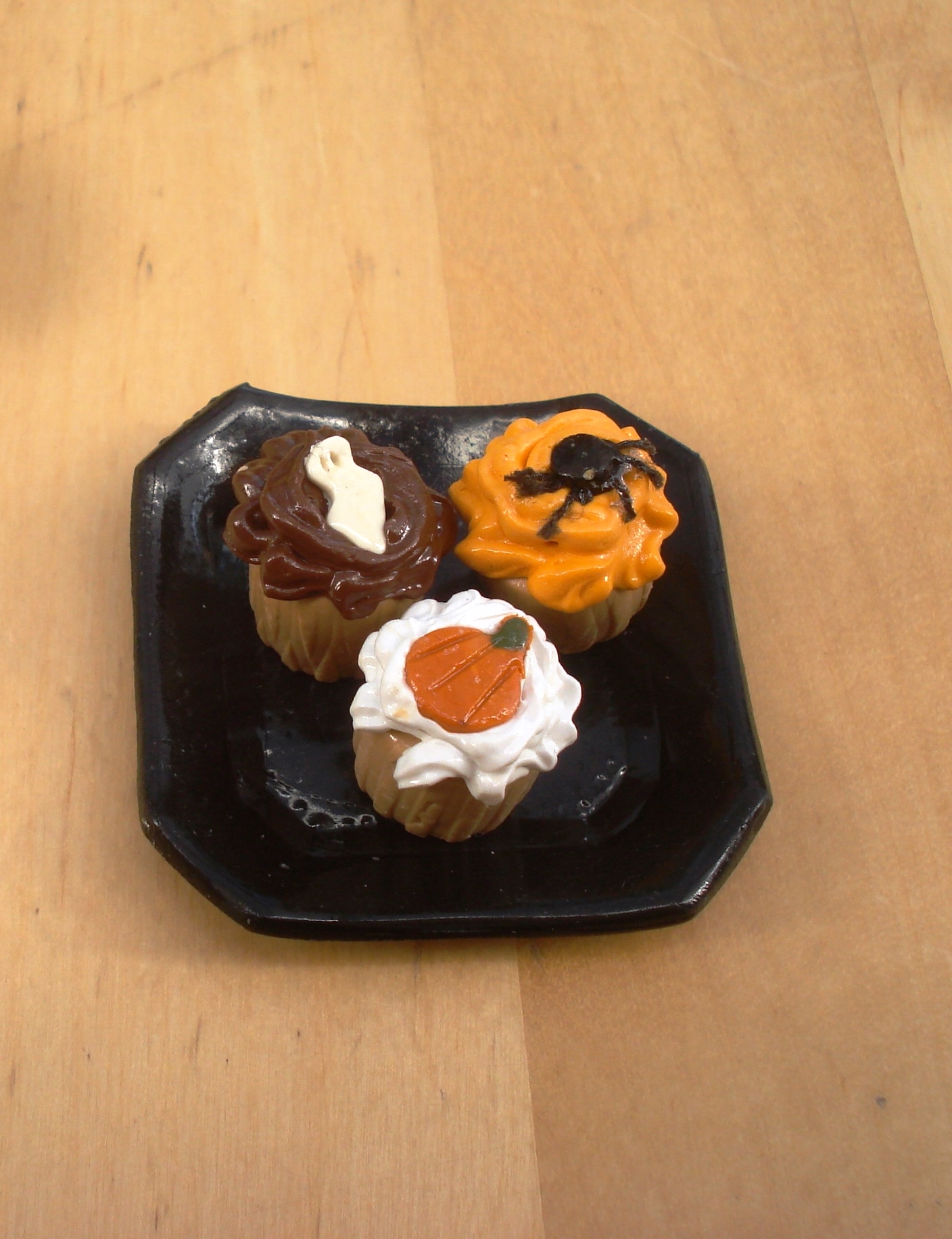 ASSIETTE DE 3 CUP CAKES HALLOWEEN