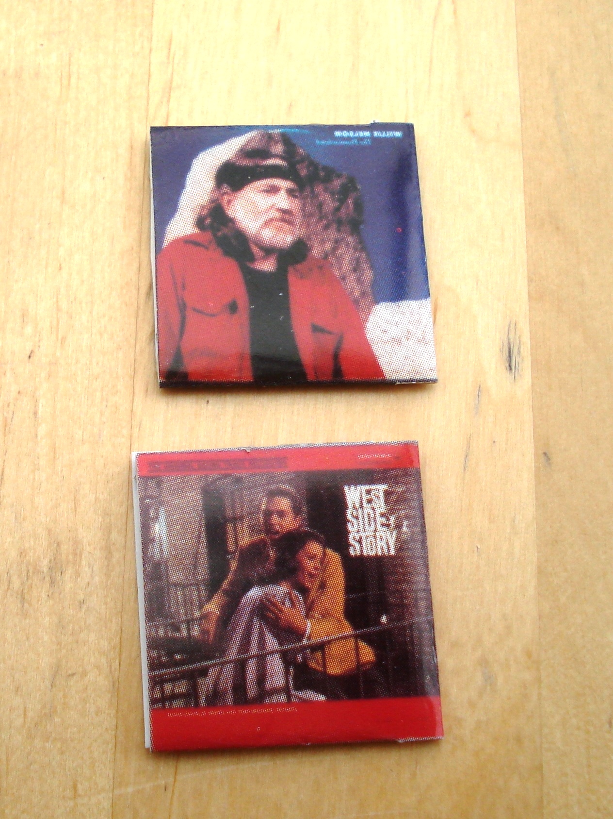 2 MINI POCHETTES DE DISC   l'chelle Barbie