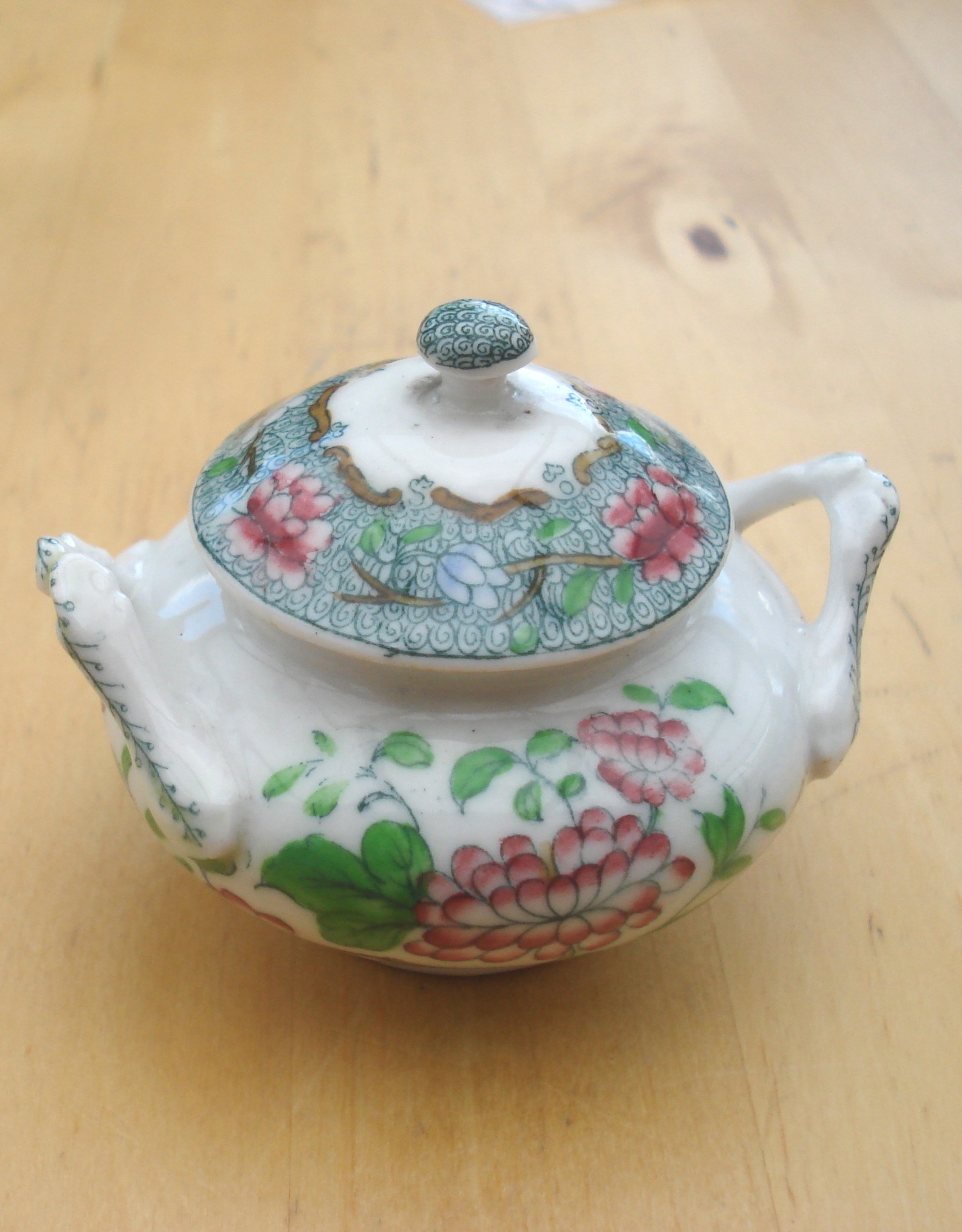 SOUPIERE en PORCELAINE DECORE  l'chelle GENE