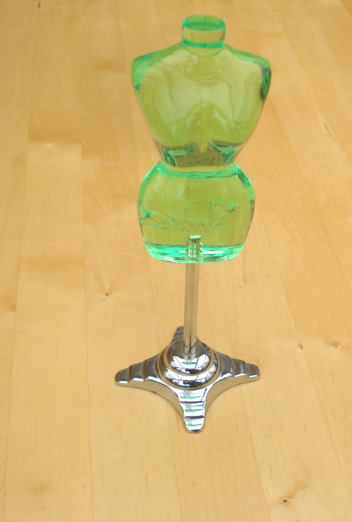 MANNEQUIN VERT EN METAL ET VERRE   l'chelle de poupe 29 /30 c