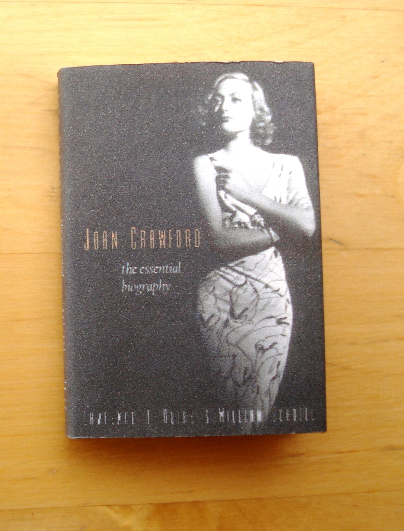 MINI LIVRE JOAN CRAWFORD The essential Biography