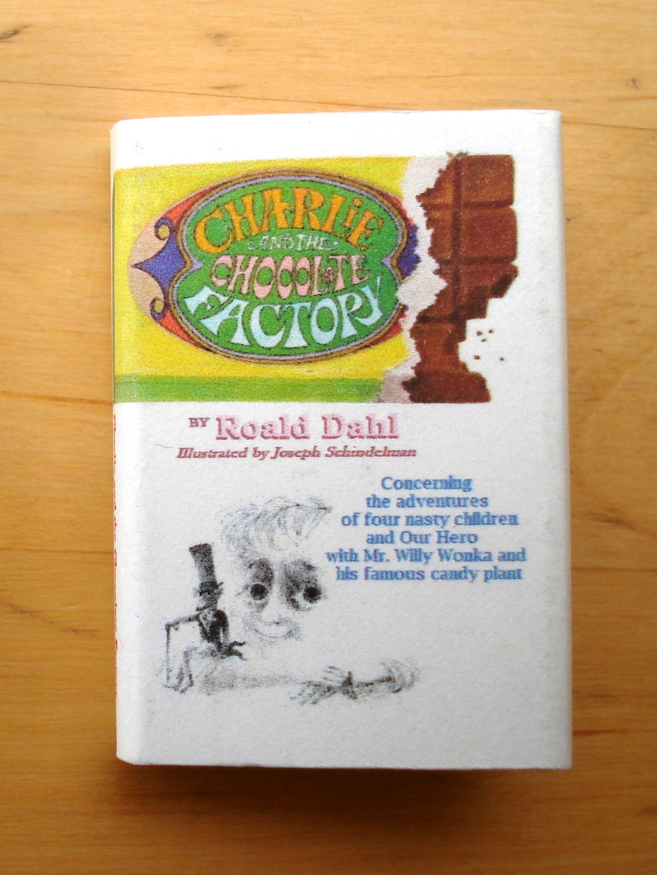 MINI LIVRE CHARLIE AND THE CHOCOLAT FACTORY