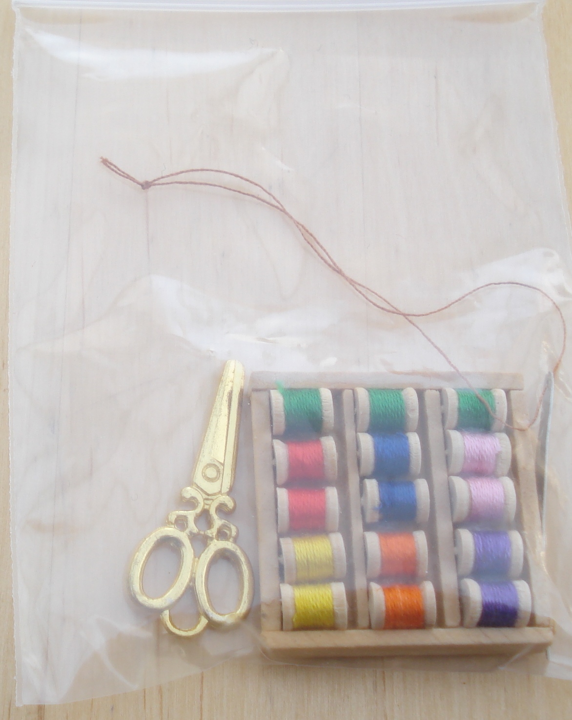 BOITE DE 15 MINI BOBINES EN BOIS DE FILS chelle poupes de 29 c