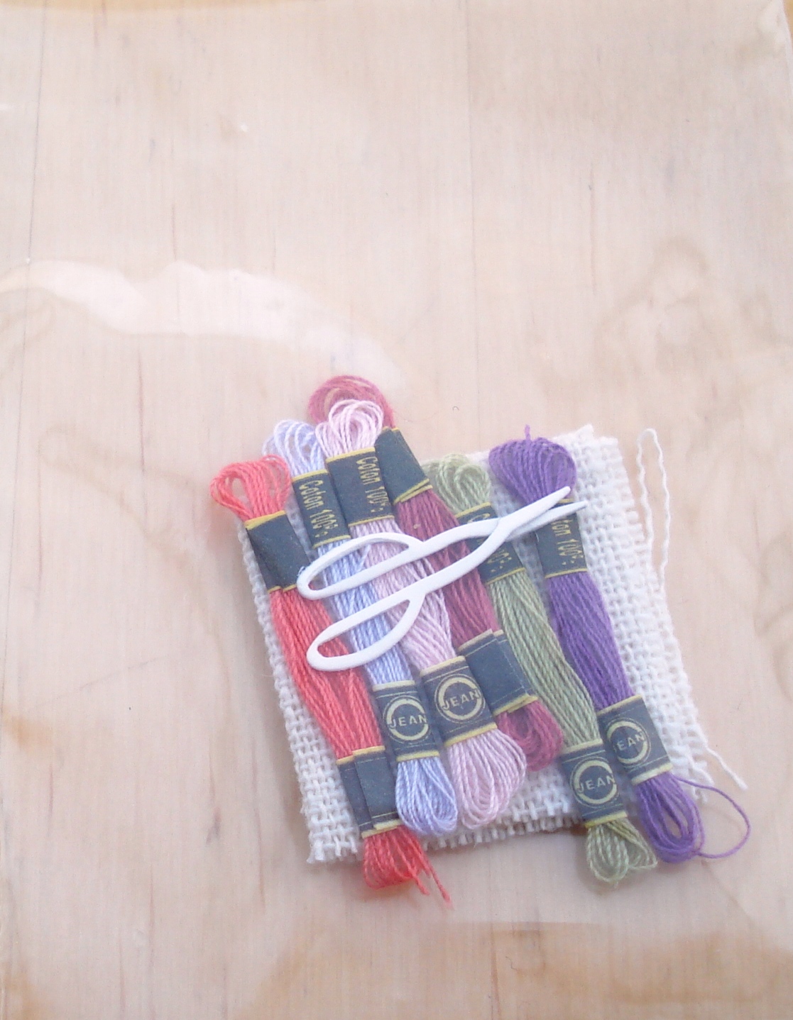 MINI ENSEMBLE DE FILS DE BRODERIE DECORATIFS chelle TYLER