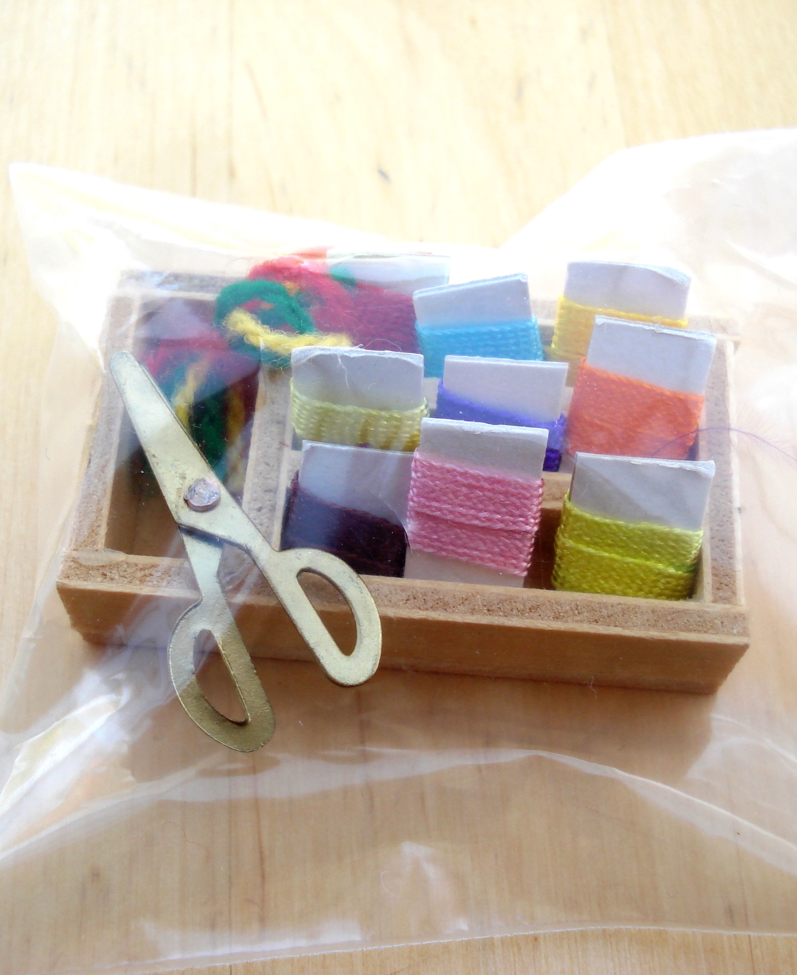 MINI ENSEMBLE BRODERIE EN BOITE EN BOIS