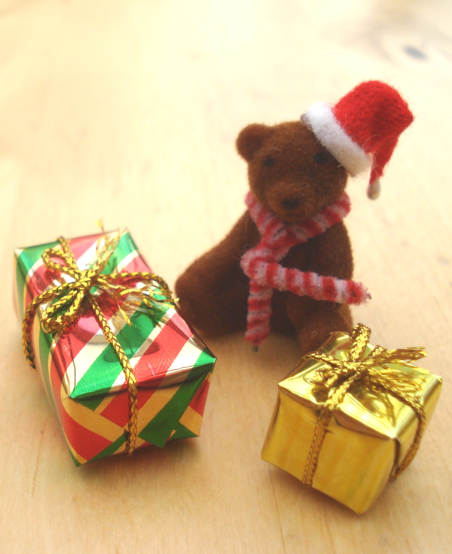 ENSEMBLE MINI OURS DE NOEL AVEC 2 PETITS CADEAUX