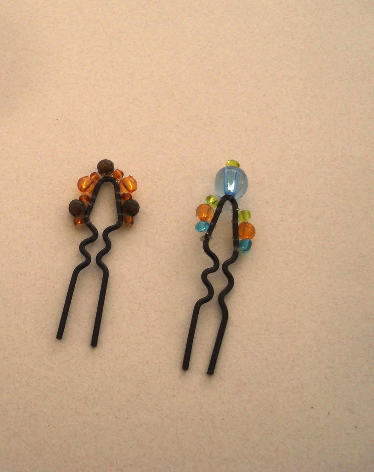 2 EPINGLES/BARRETTE A CHAPEAU pour GENE