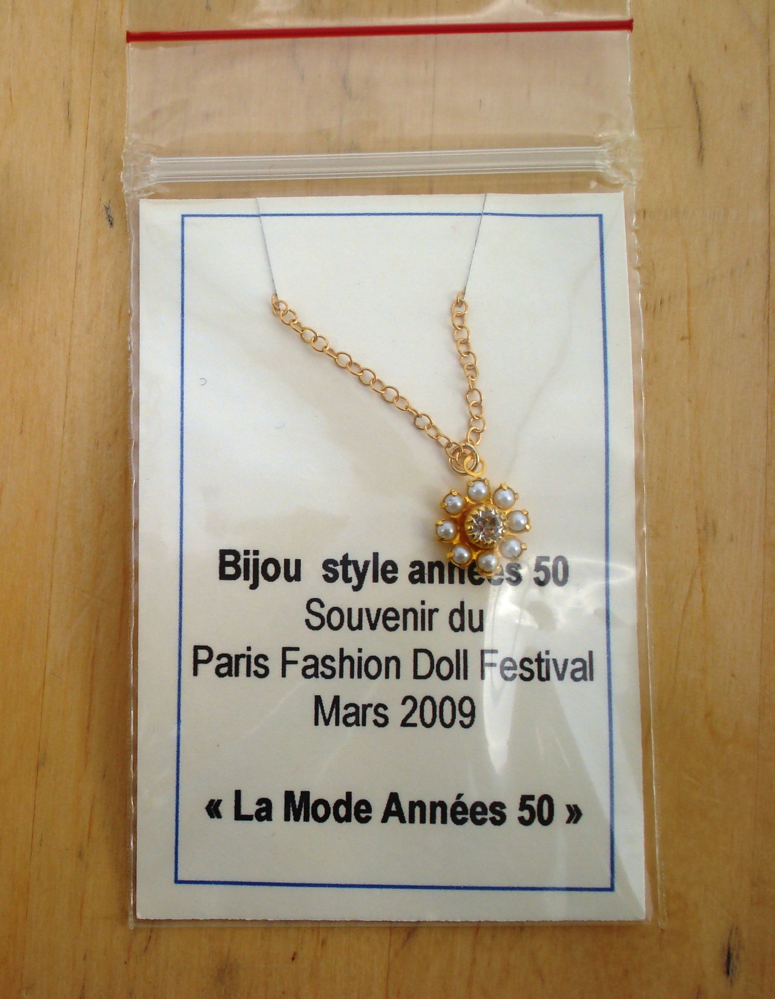 COLLIER STYLE ANNEE 50 REF 1  pour poupes 39 cm