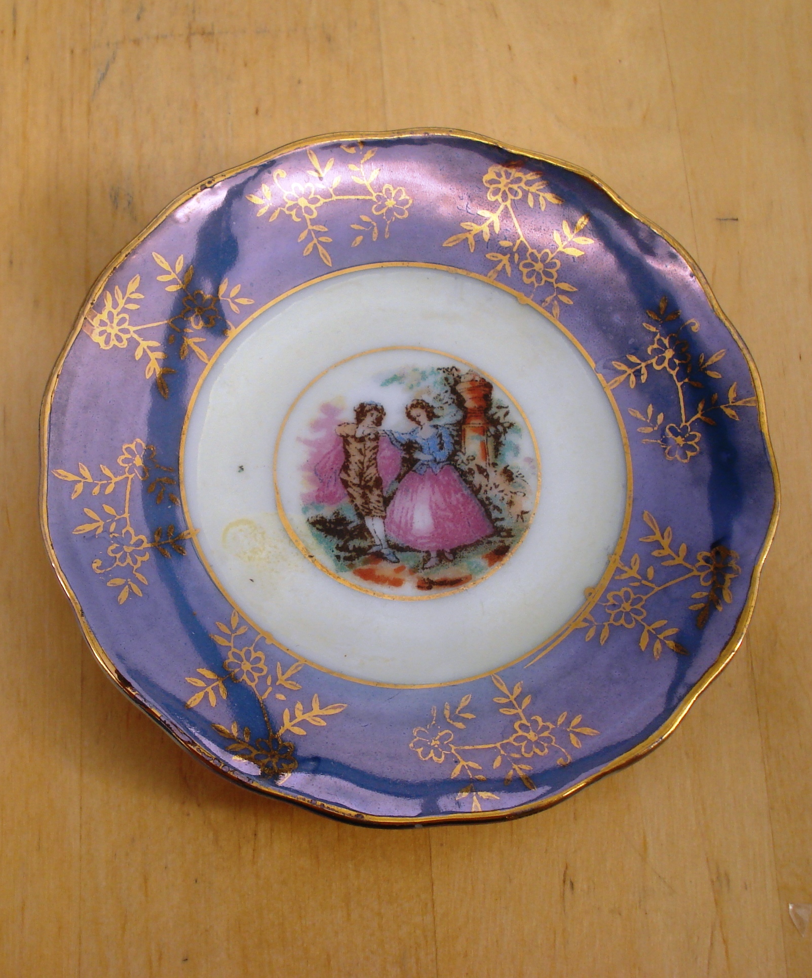 BELLE ASSIETTE EN PORCELAINE BORD BLEU POUR DIORAMA DE POUPEES
