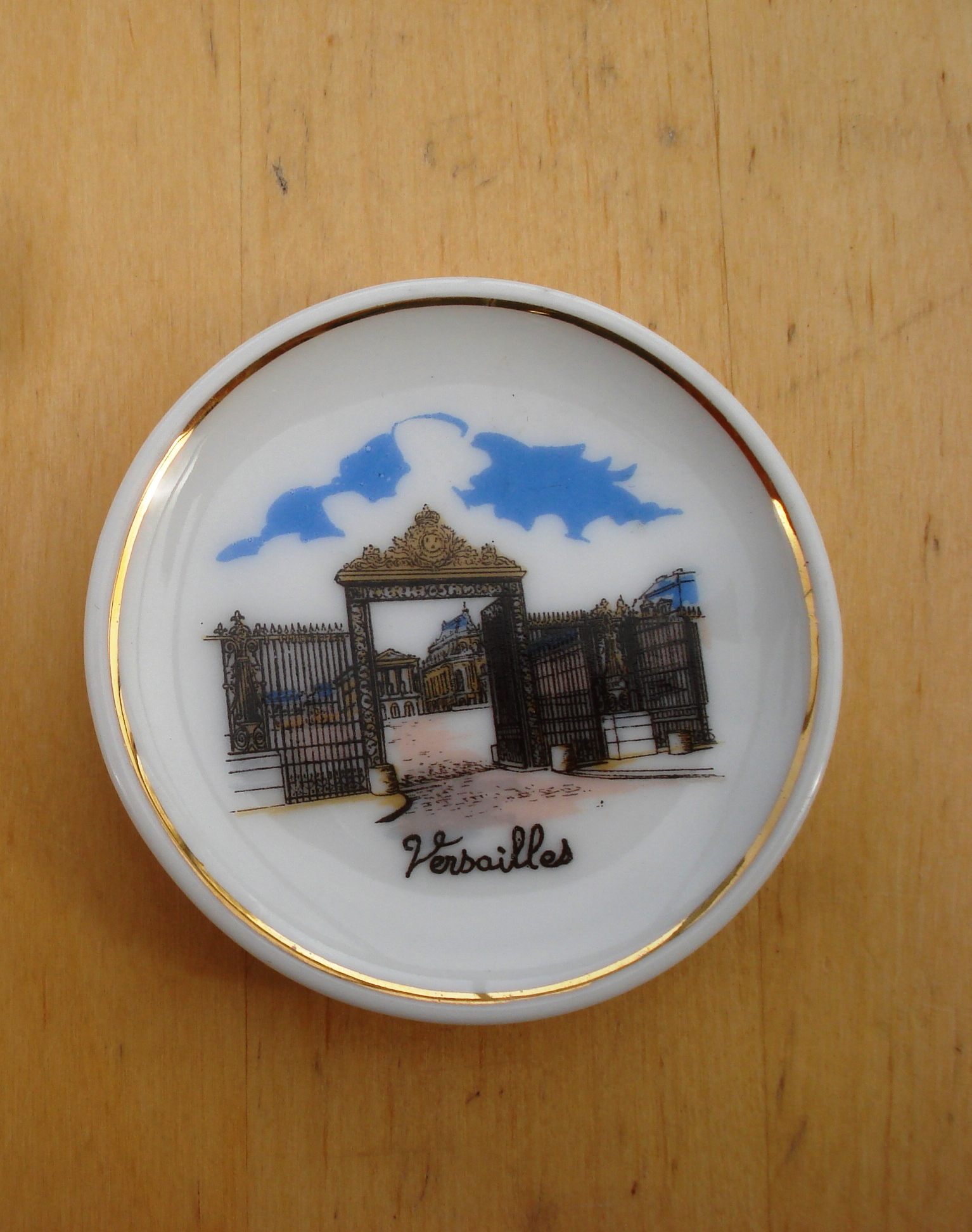 ASSIETTE EN PORCELAINE "VERSAILLES" POUR  POUPEES  39 CM