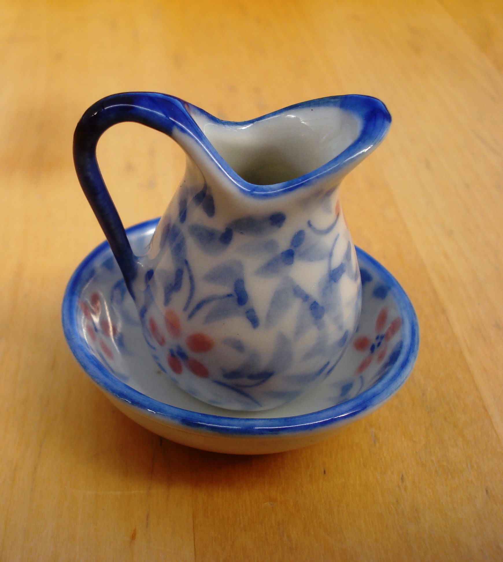 POT A EAU ET CUVETTE EN PORCELAINE chelle poupes 29/ 39 cm