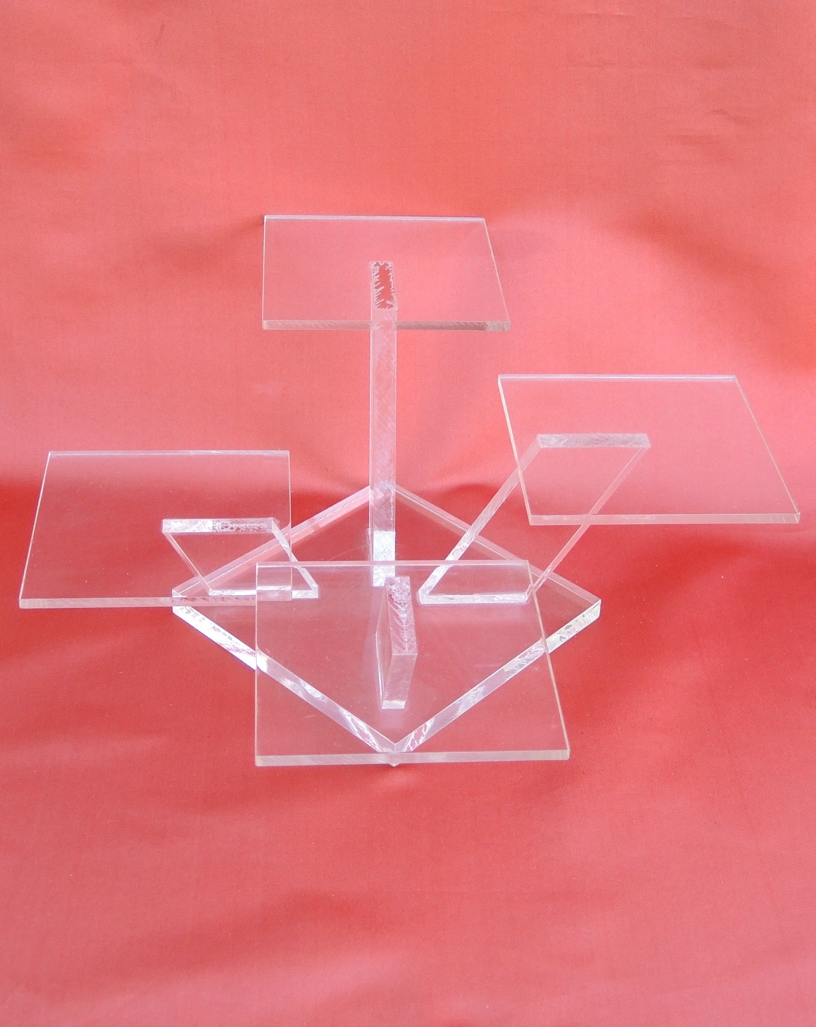 PRESENTOIRE DE 4 POUPEES DE 29 CM