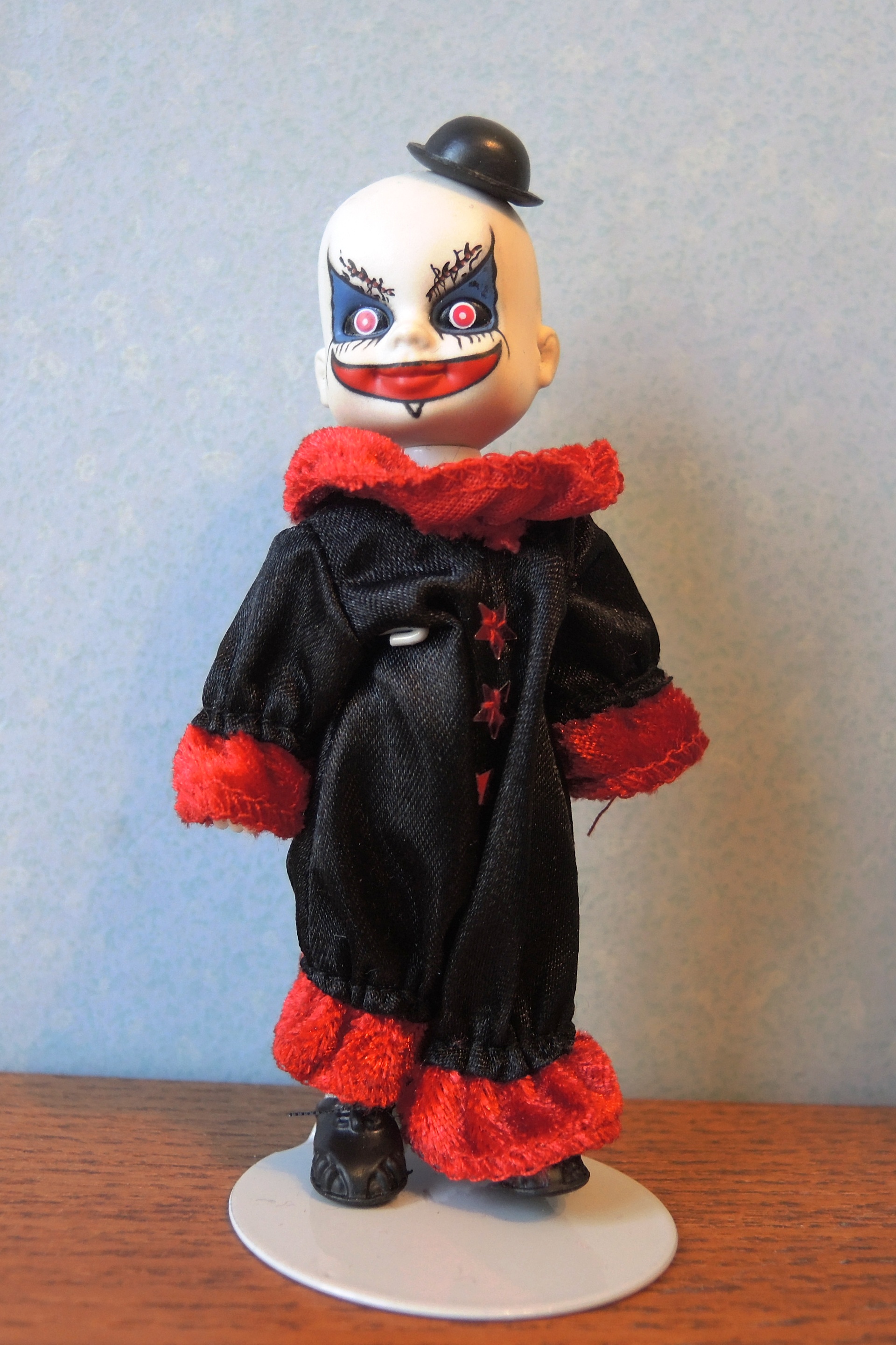 PETITE POUPEE  GOTHIQUE HALLOWEEN 3  par LIVING DEAD