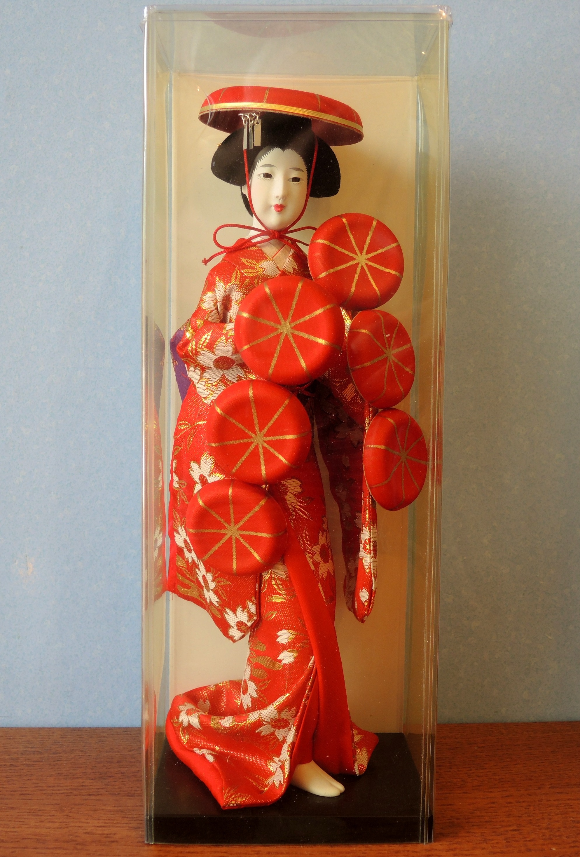 POUPEE JAPONAISE EN TENUE ROUGE 29 CM