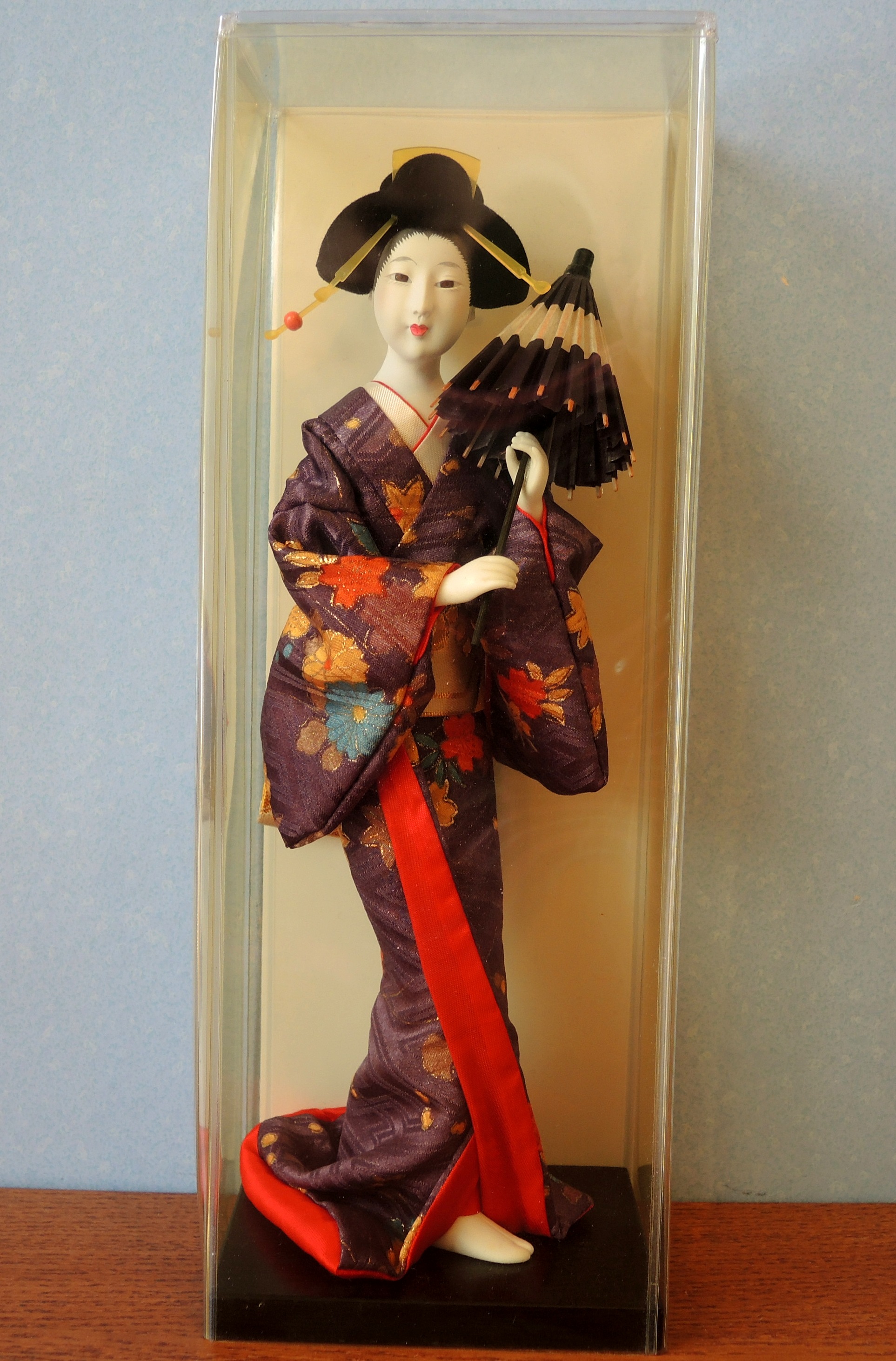 POUPEE JAPONAISE EN TENUE BLEUE FLEURIE  29 CM